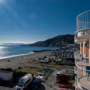 https://hotel-sirenella.hotelitalianriviera.com